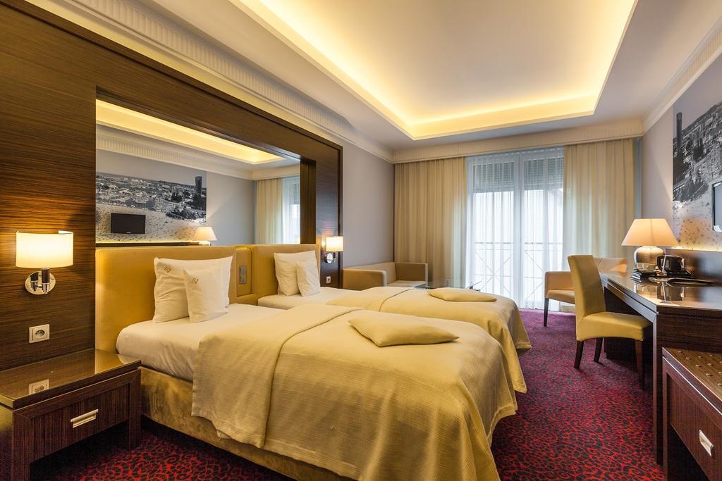 Hotel Falko Rumia Exteriér fotografie